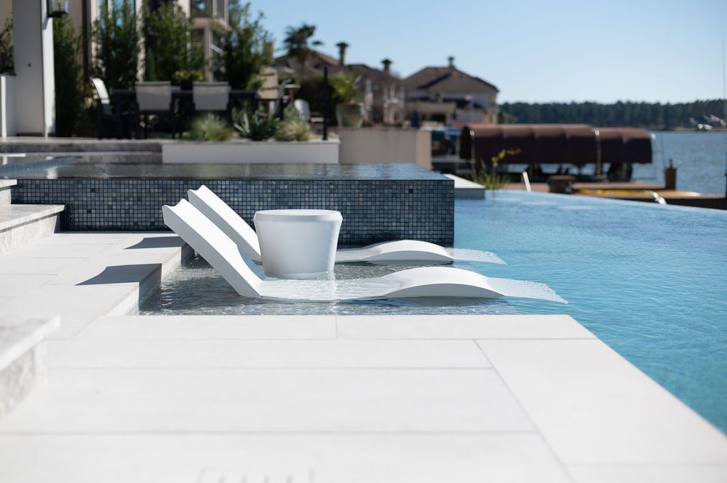 Luxury pool in Willis